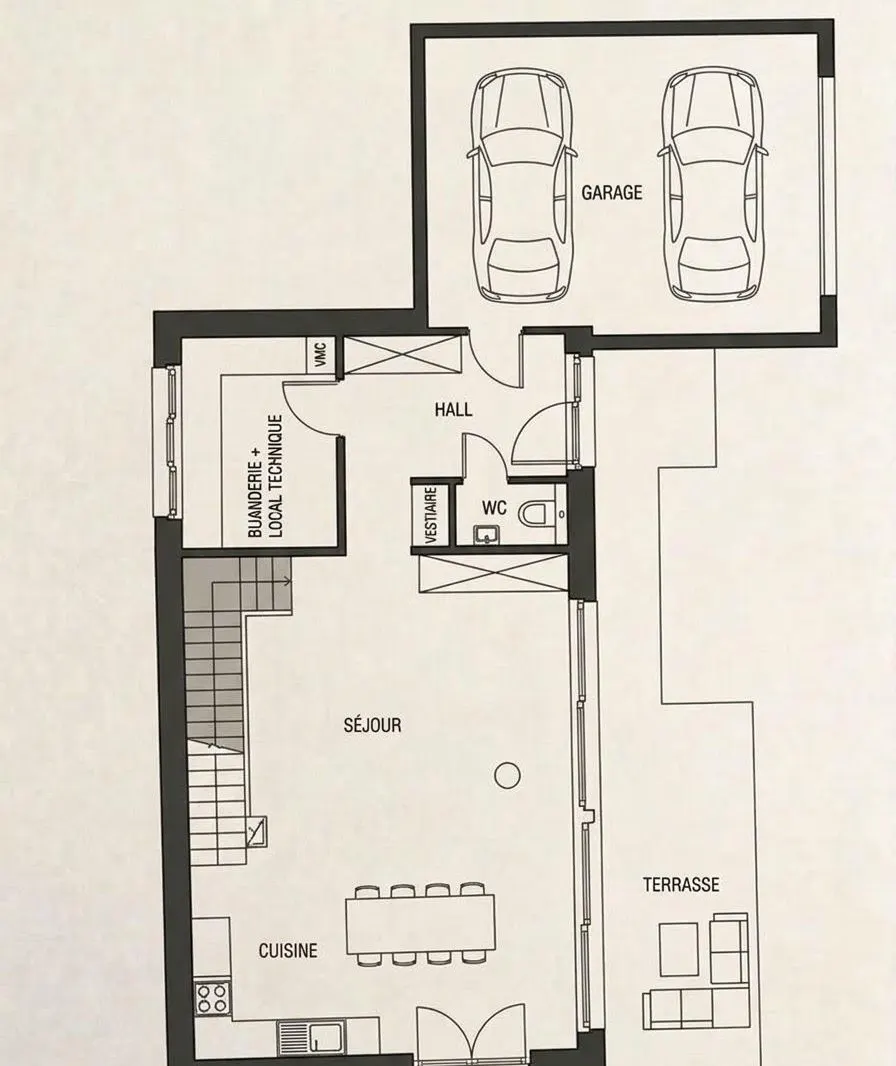 Plan simplifié du rez-de-chaussée : garage double, hall, vestiaire, WC, buanderie et local technique, séjour avec cuisine ouverte, terrasse